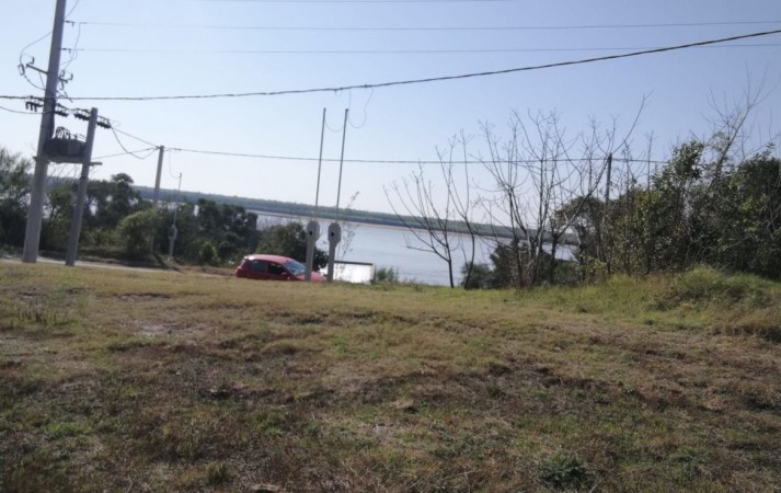 TERRENOS AL RIO EN BARRIO PRIVADO
