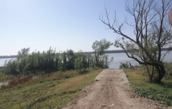 TERRENOS AL RIO EN BARRIO PRIVADO