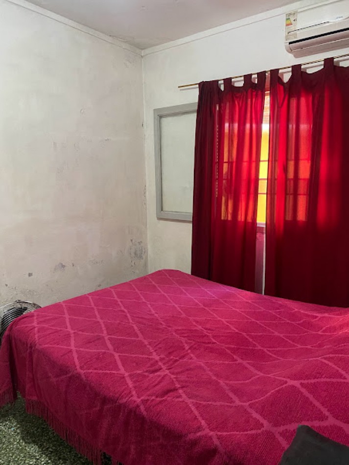 CASA 2 DORM A UNA CUADRA DE AVENIDA