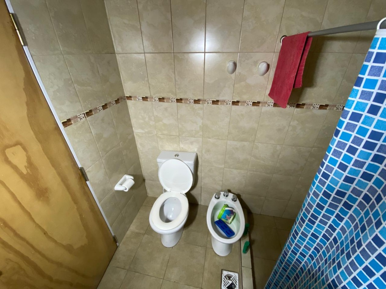 CASA 2 DORMITORIOS COCHERA Y QUINCHO