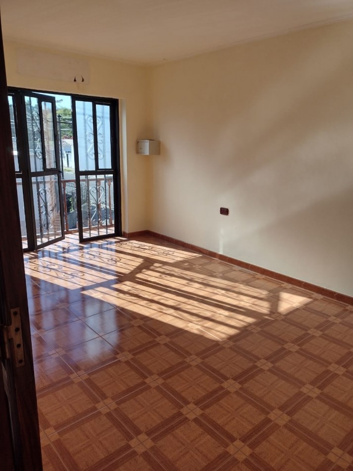 CASA CON LOCAL EN CALLE LIBERTAD