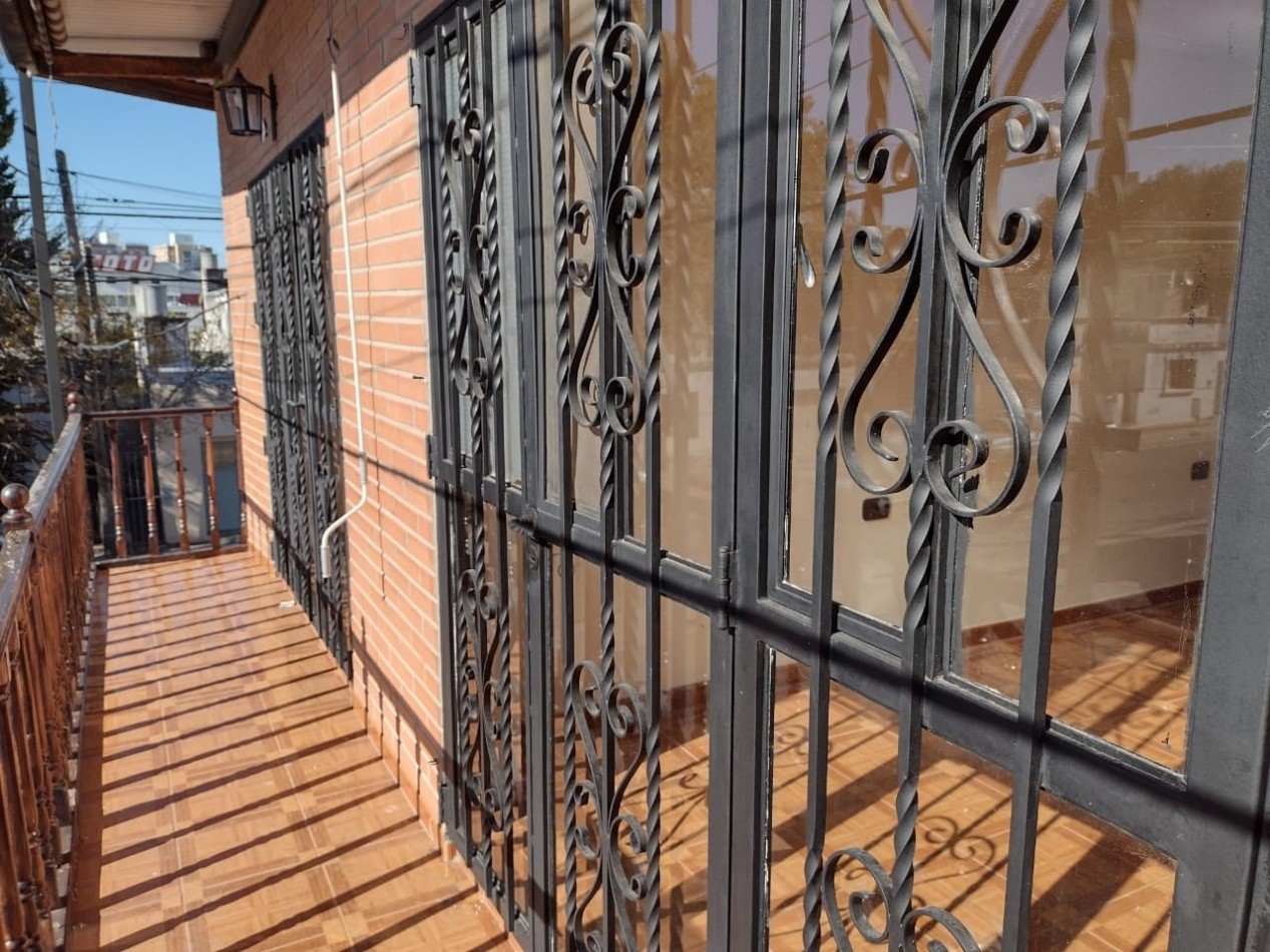 CASA CON LOCAL EN CALLE LIBERTAD