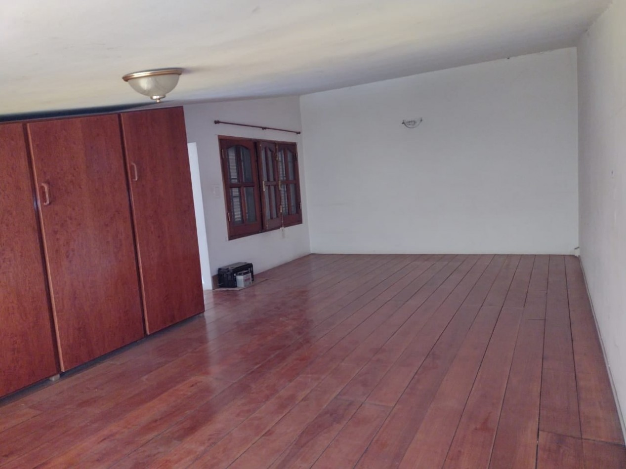 CASA CON LOCAL EN CALLE LIBERTAD