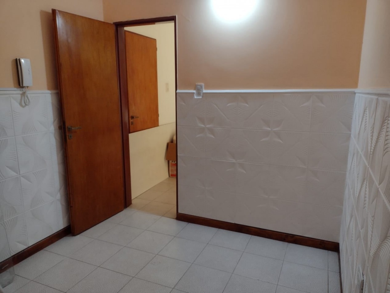CASA CON LOCAL EN CALLE LIBERTAD