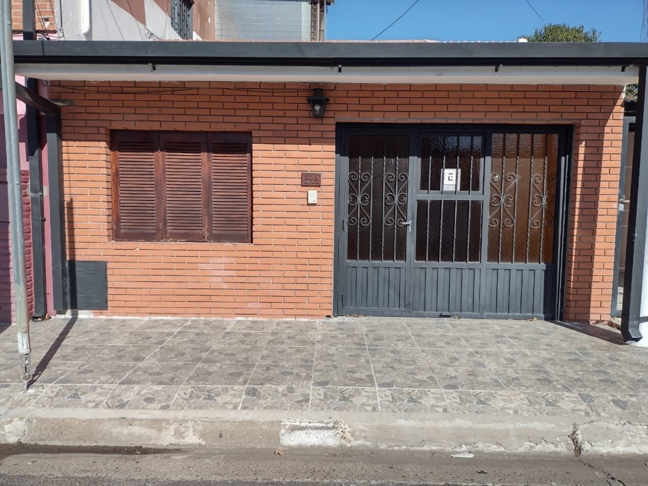 CASA CON LOCAL EN CALLE LIBERTAD