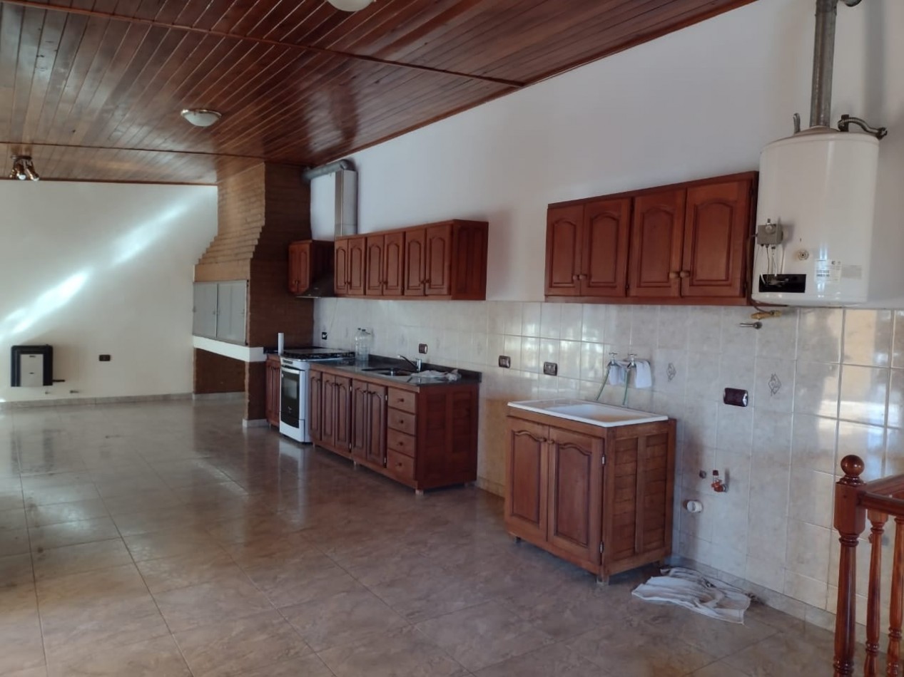 CASA CON LOCAL EN CALLE LIBERTAD