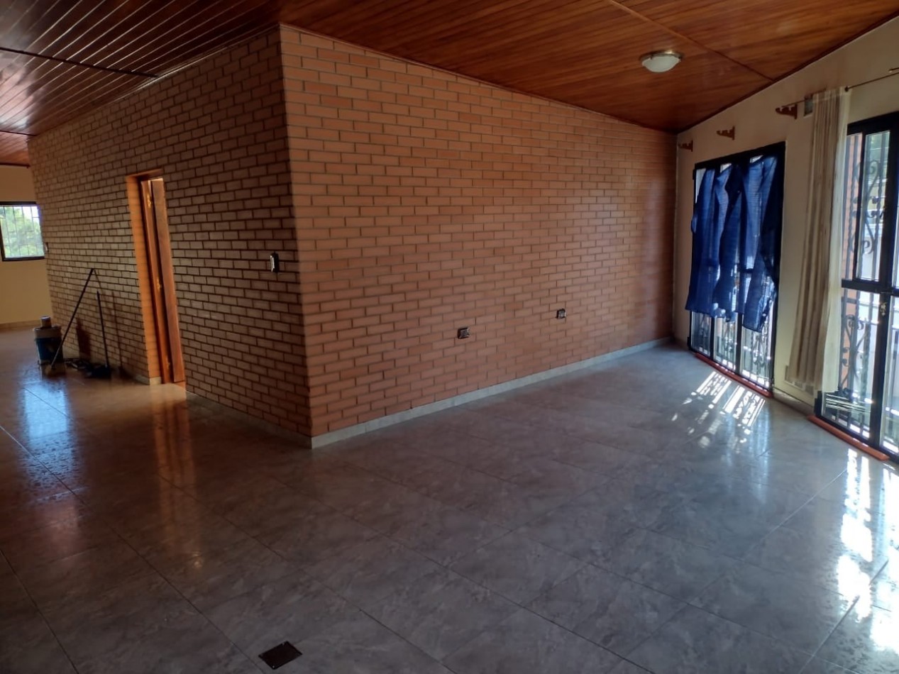 CASA CON LOCAL EN CALLE LIBERTAD