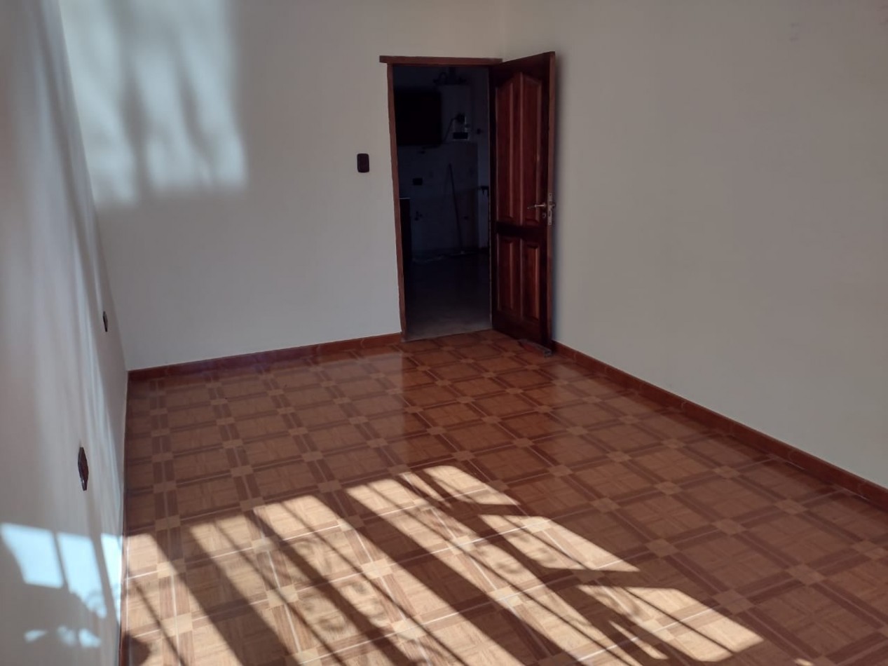 CASA CON LOCAL EN CALLE LIBERTAD
