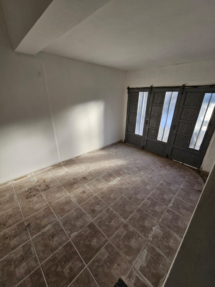 CASA 3 DORM CALLE MONTEVIDEO