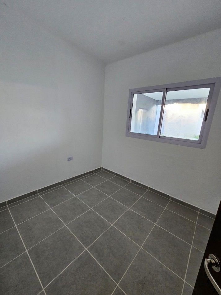 CASA 3 DORM CALLE MONTEVIDEO