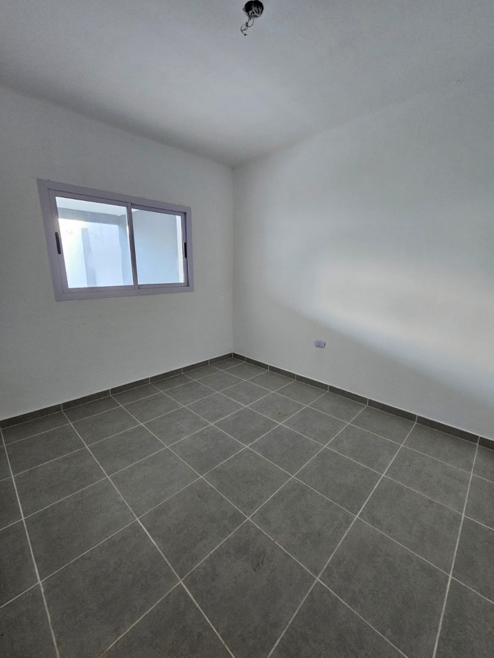 CASA 3 DORM CALLE MONTEVIDEO