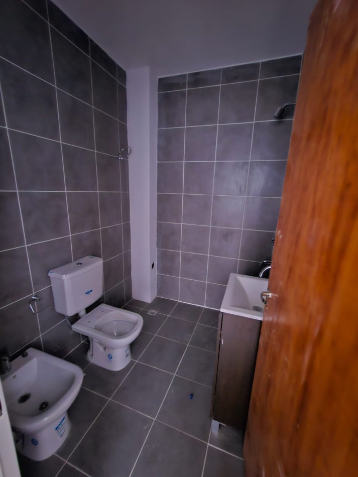 CASA 3 DORM CALLE MONTEVIDEO