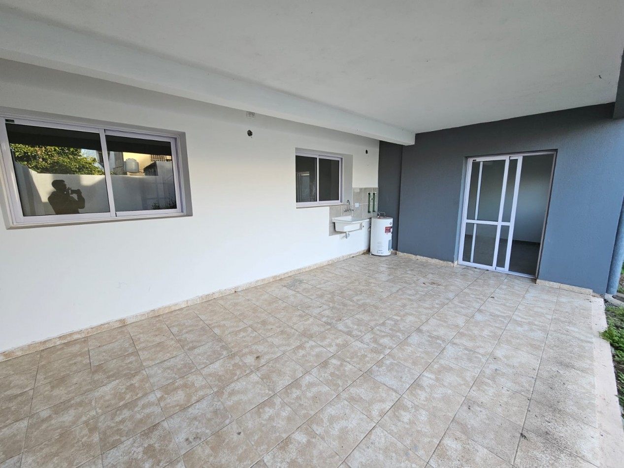 CASA 3 DORM CALLE MONTEVIDEO