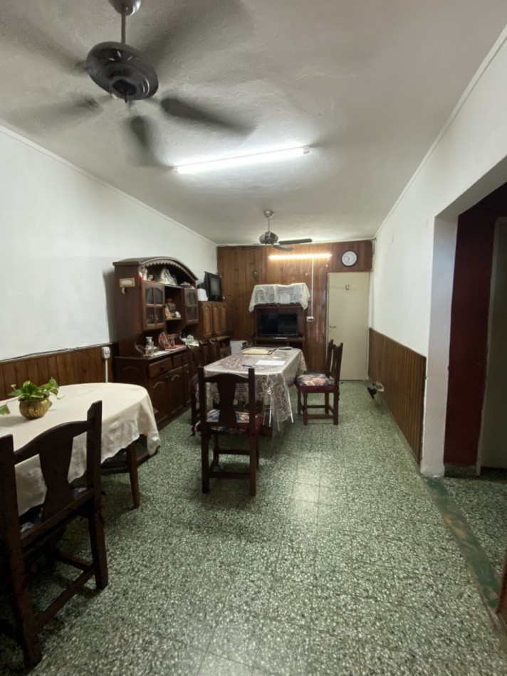 CASA 2 DORM A UNA CUADRA DE AVENIDA