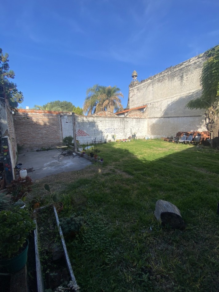 IMPORTANTE PROPIEDAD DOS CASAS CON DOS LOCALES