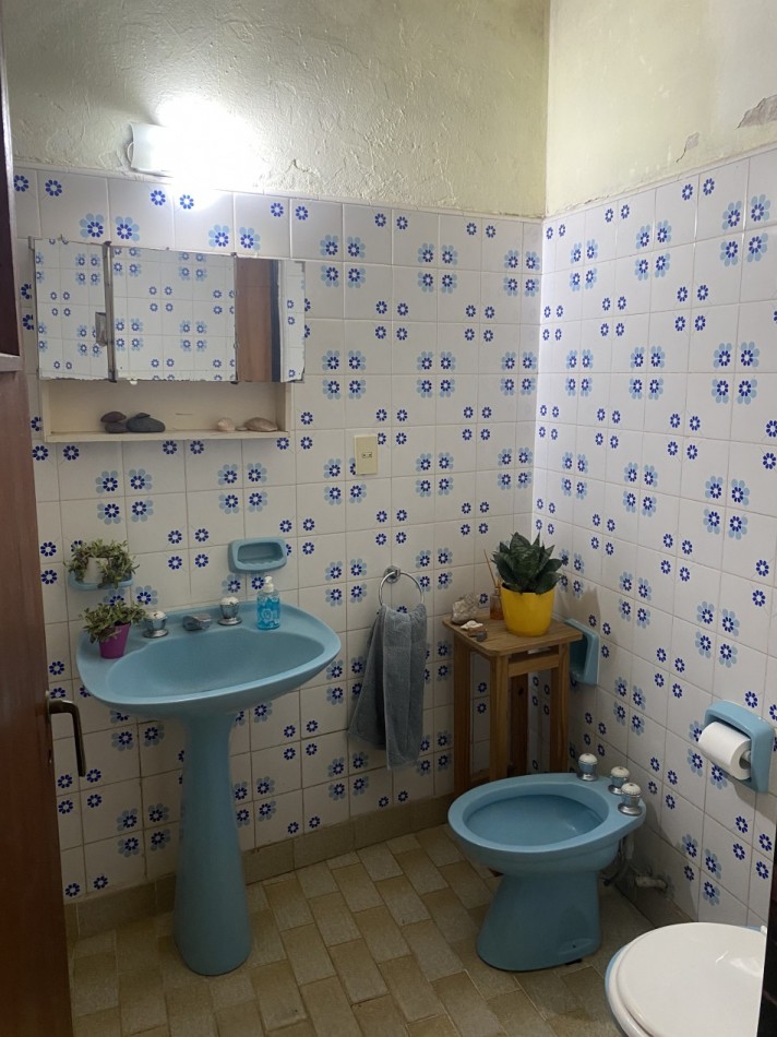 IMPORTANTE PROPIEDAD DOS CASAS CON DOS LOCALES