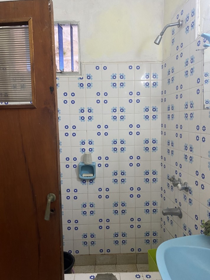 IMPORTANTE PROPIEDAD DOS CASAS CON DOS LOCALES