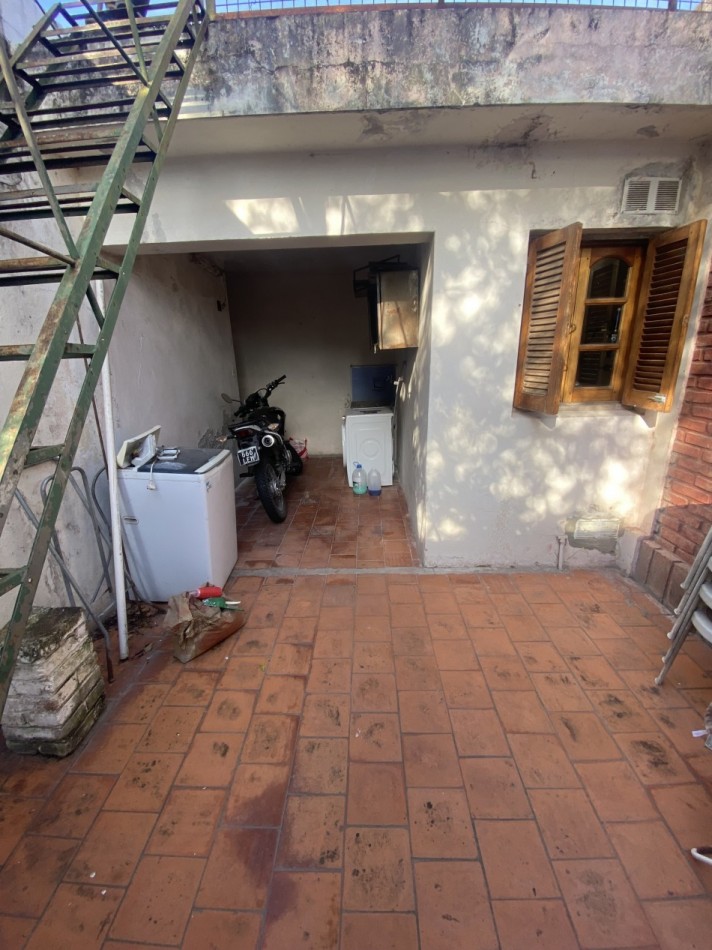 IMPORTANTE PROPIEDAD DOS CASAS CON DOS LOCALES