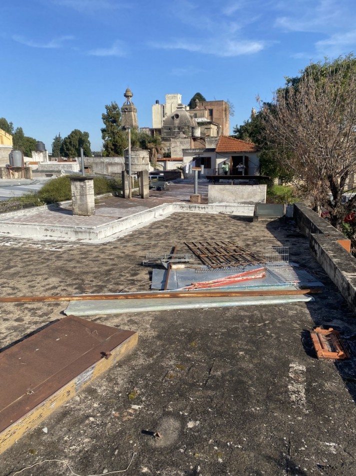 IMPORTANTE PROPIEDAD DOS CASAS CON DOS LOCALES