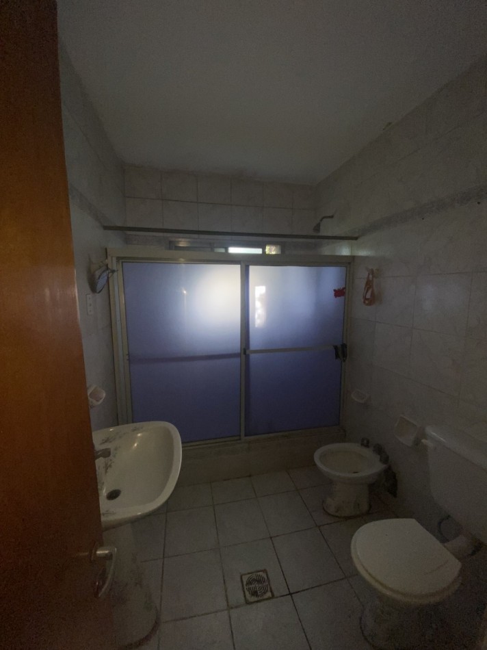 IMPORTANTE PROPIEDAD DOS CASAS CON DOS LOCALES
