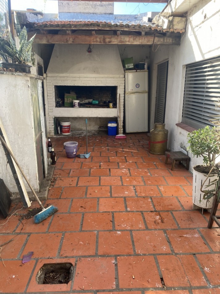 IMPORTANTE PROPIEDAD DOS CASAS CON DOS LOCALES