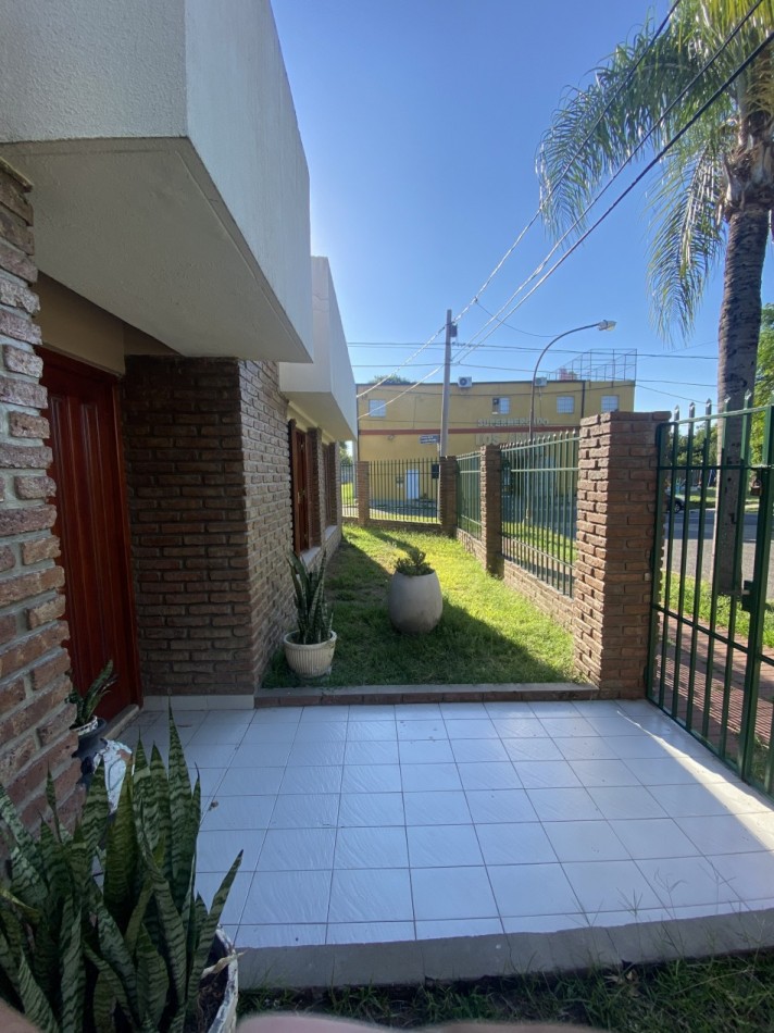 Hermosa casa 3 dormitorios en Barrio Paracao