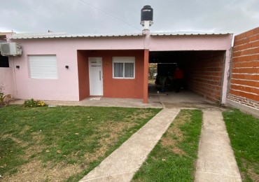 CASA 2 DORMITORIOS COCHERA Y QUINCHO 