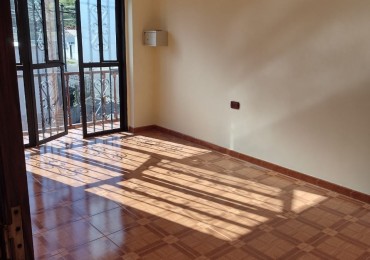CASA CON LOCAL EN CALLE LIBERTAD 